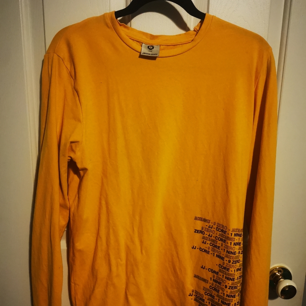 5 shirts - Picture 2 of 5
